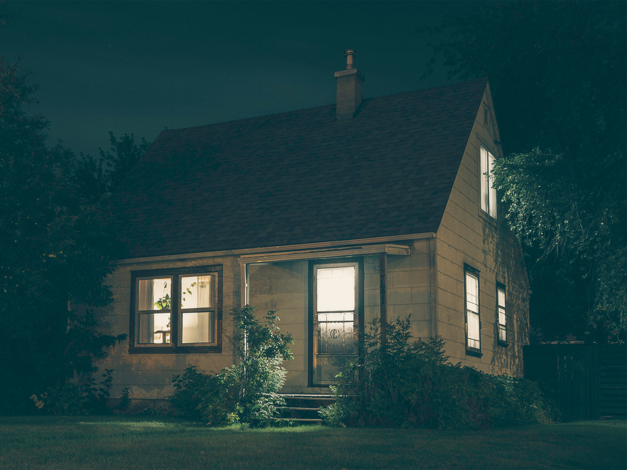 Automatic lights smart plug